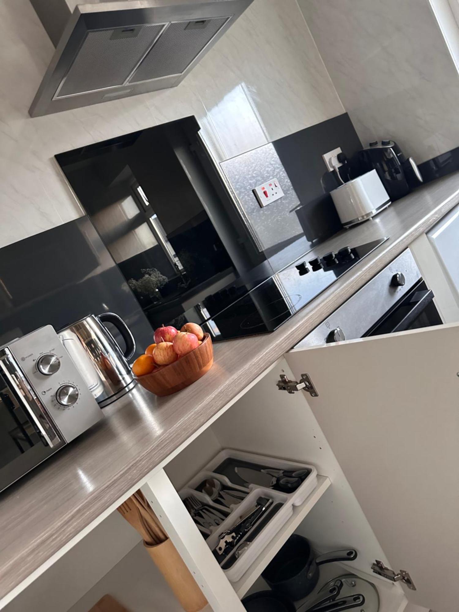 Ocean Village Marina 2 Bedroom Apartment With Balcony! Southampton Exterior foto