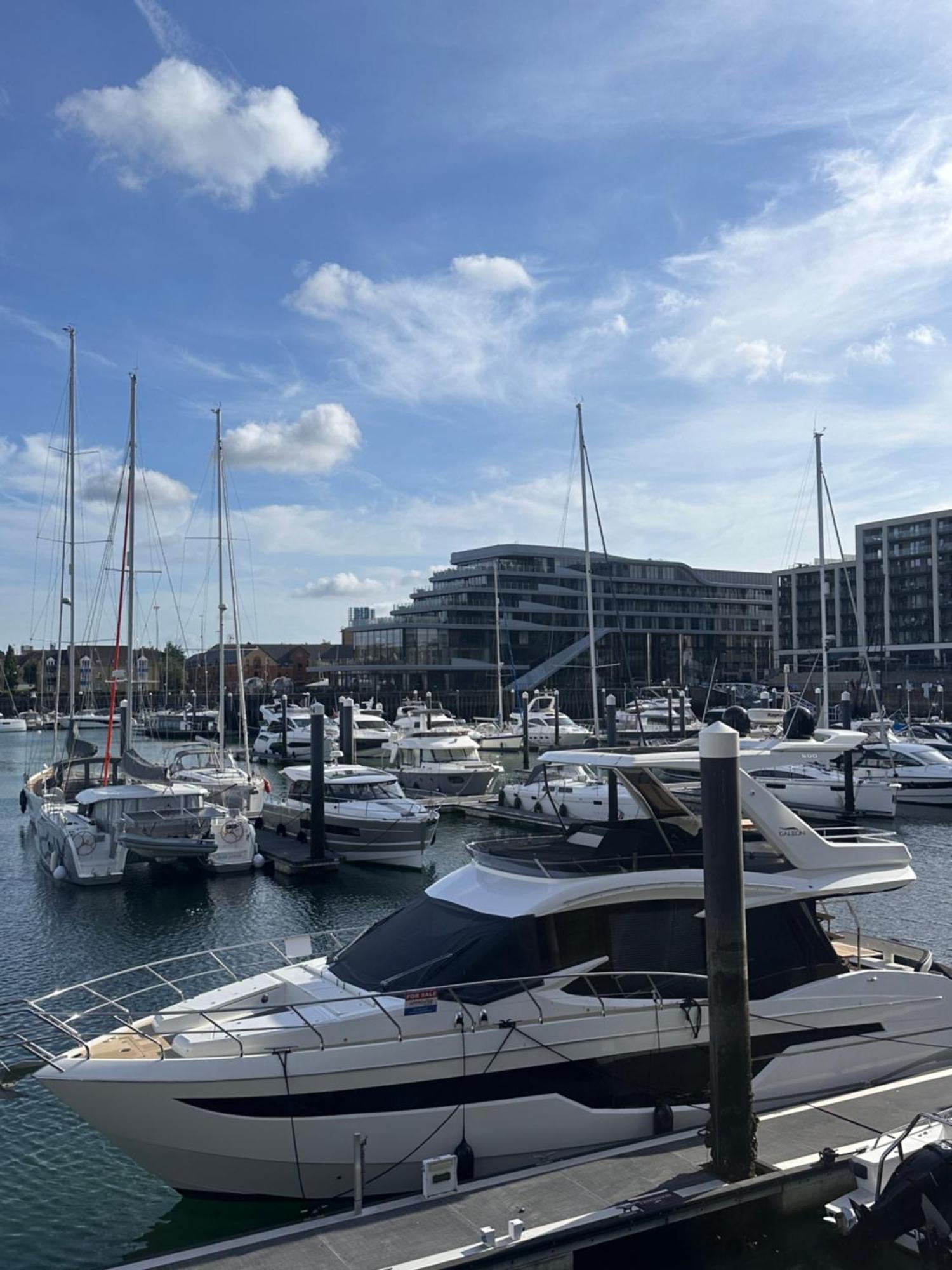 Ocean Village Marina 2 Bedroom Apartment With Balcony! Southampton Exterior foto